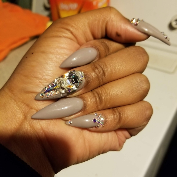 👑Meet your Posher, Cortney👑 - Picture 1 of 1